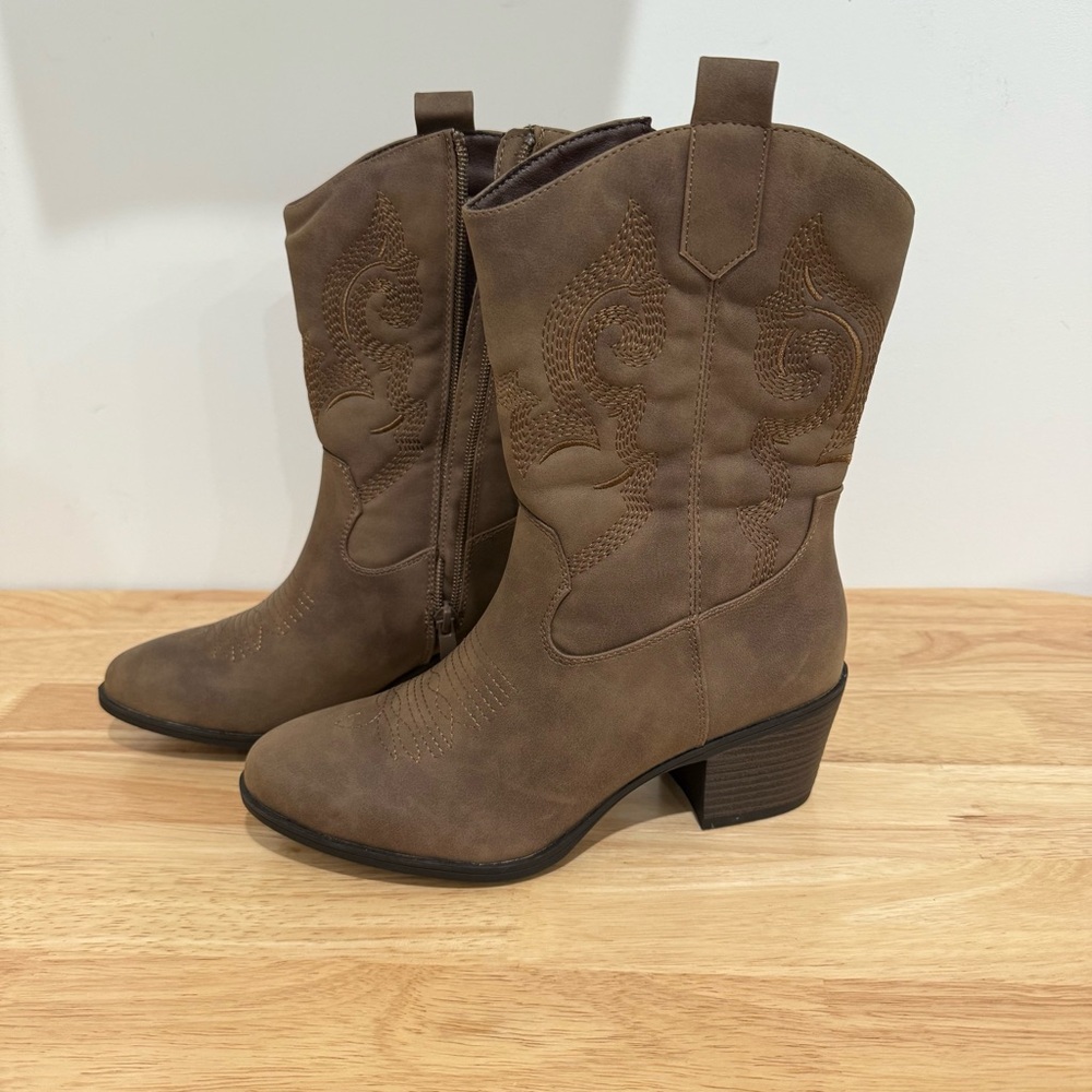 Stylish Tan Heeled Boots